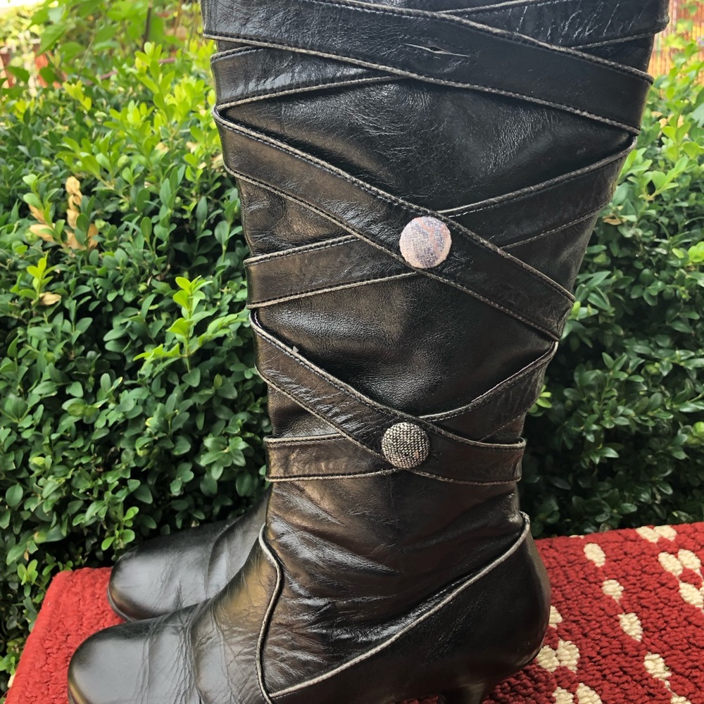kenzie Black Leather Mid-Calf Heeled Boots with Button Accents Size 8.5M